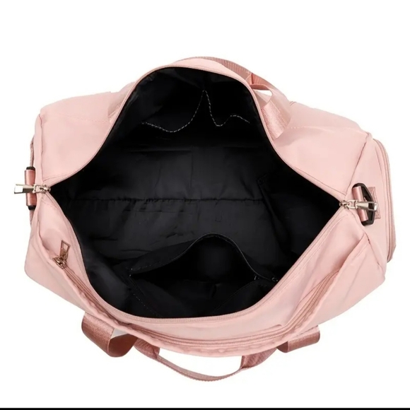 PINK...Spacious Grey Duffle Bag with Shoe Storage!! Make An Offer Today!! - Picture 5 of 11